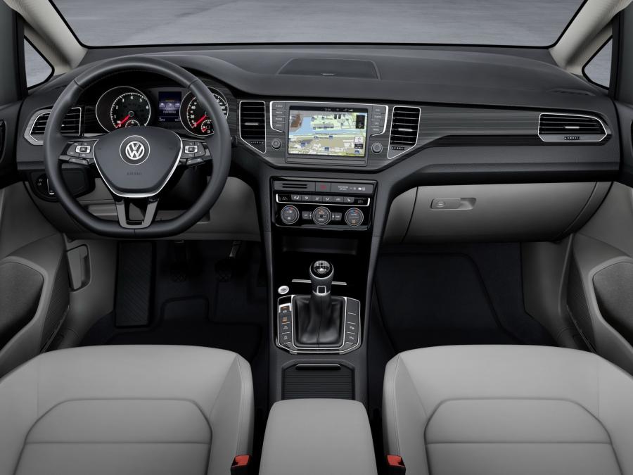  Volkswagen Golf Sportsvan Concept 2013 года  (фото 8 из 14)